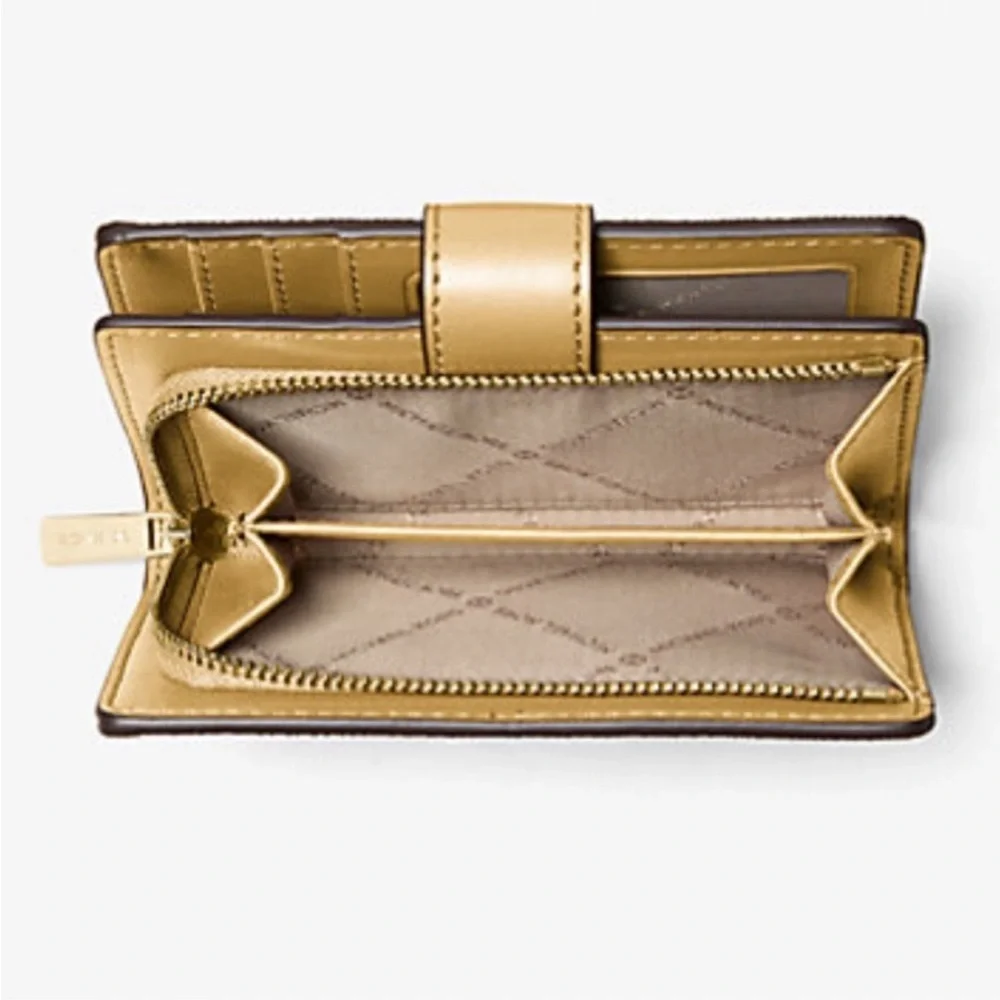 Michael Kors Gold Bifold Medium Wallet Pale Gold